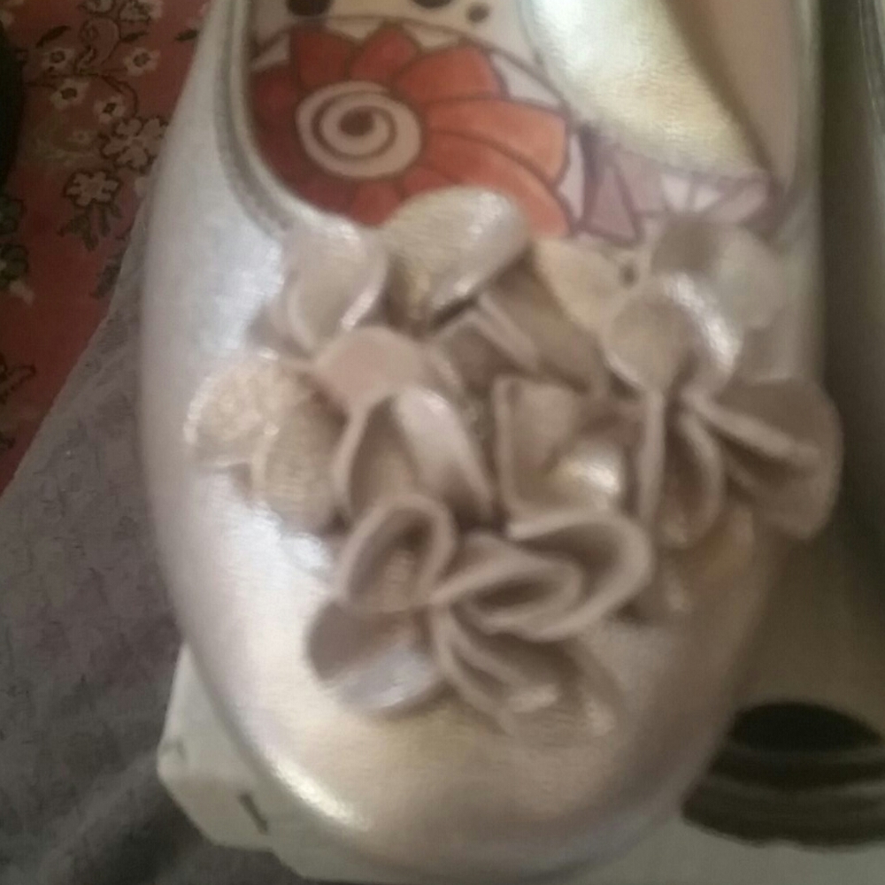 b.o.c. flower embellished flats brand new in box - Picture 2 of 3